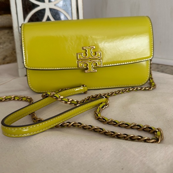 Tory Burch Handbags - NWT Tory Burch Britten patent chain wallet crossbody w. Wristlet